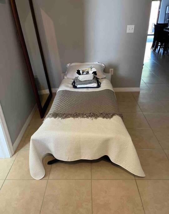 Debbie'S 3-Bedroom Apartment In A Duplex Cape Coral Eksteriør bilde